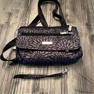 Baggallini crossbody or clutch. New with tags!